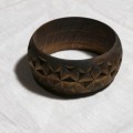 Деревянный браслет - просто и стильно